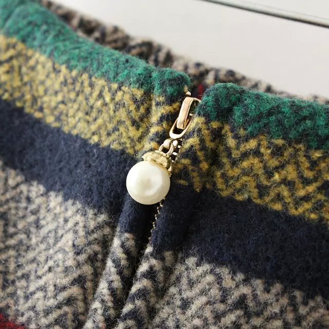 Fashion Women Elegant winter color striped pattern woolen Pearl zipper shorts casual brand designer quality female