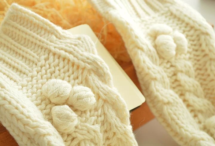 Fashion women winter elegant sweet knitted Lace patchwork floral warn Casual brand Gloves beige khaki