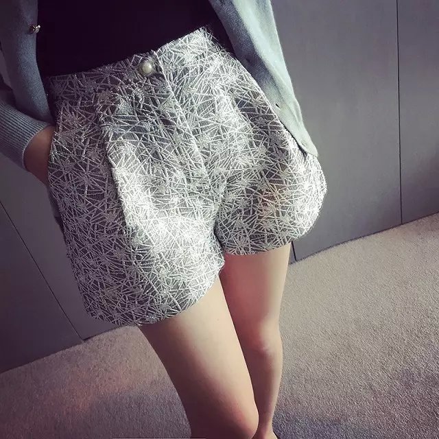 DT20 Fashion Ladies Elegant Silver Floral Jacquard casual brand Short design zipper pocket loose shorts
